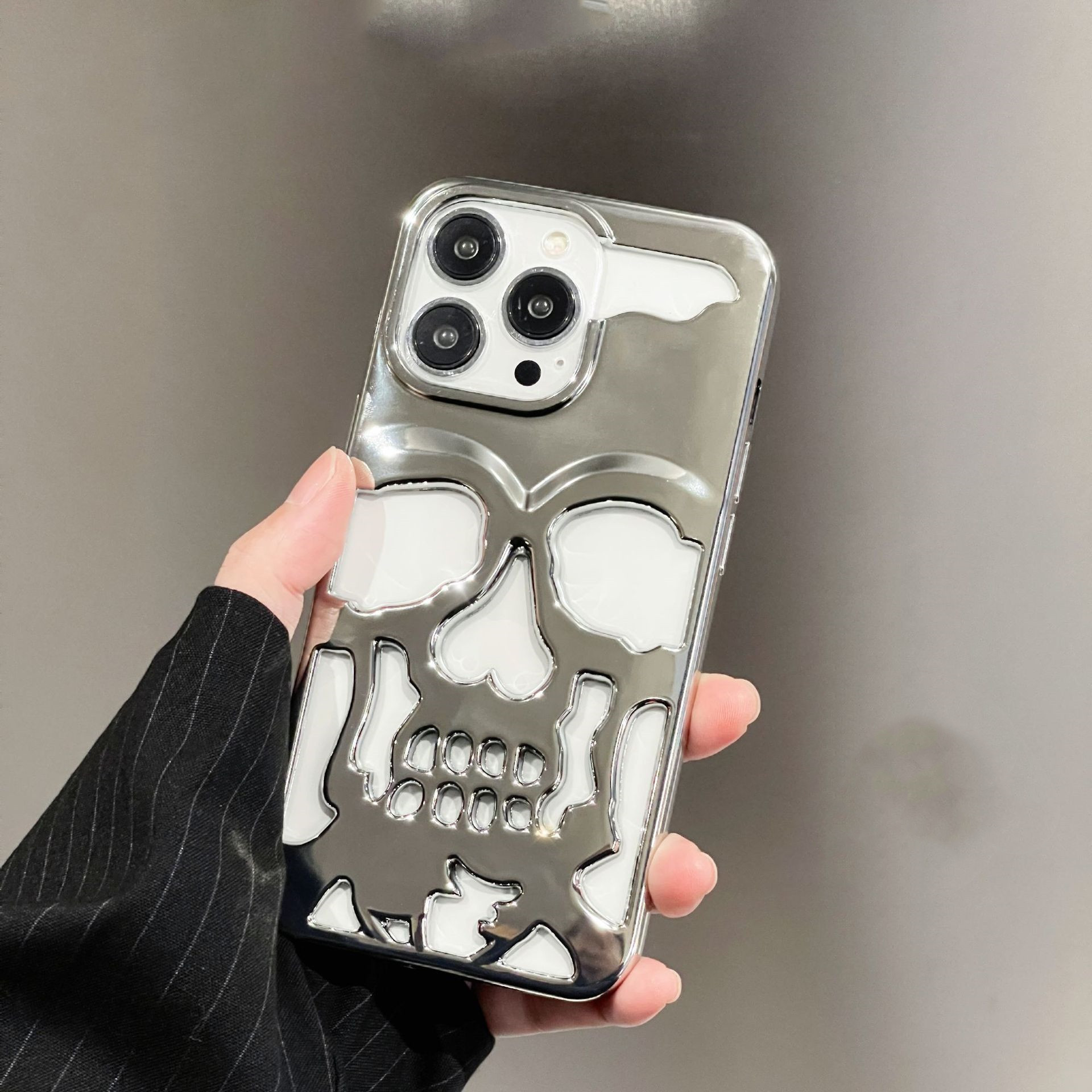 Luxury Plating 3D Skull Phone Case For I-Phone 14 Pro Max 13 12 11 Plus Breathable Glossy Hollow Out Gold Metallic Paint - Image 2